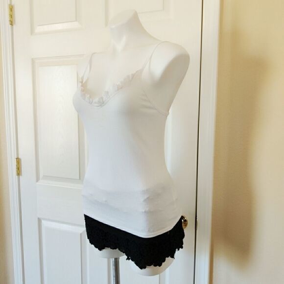 Know One Cares ribbed ruffle tank white sz L NWT - Picture 5 of 11